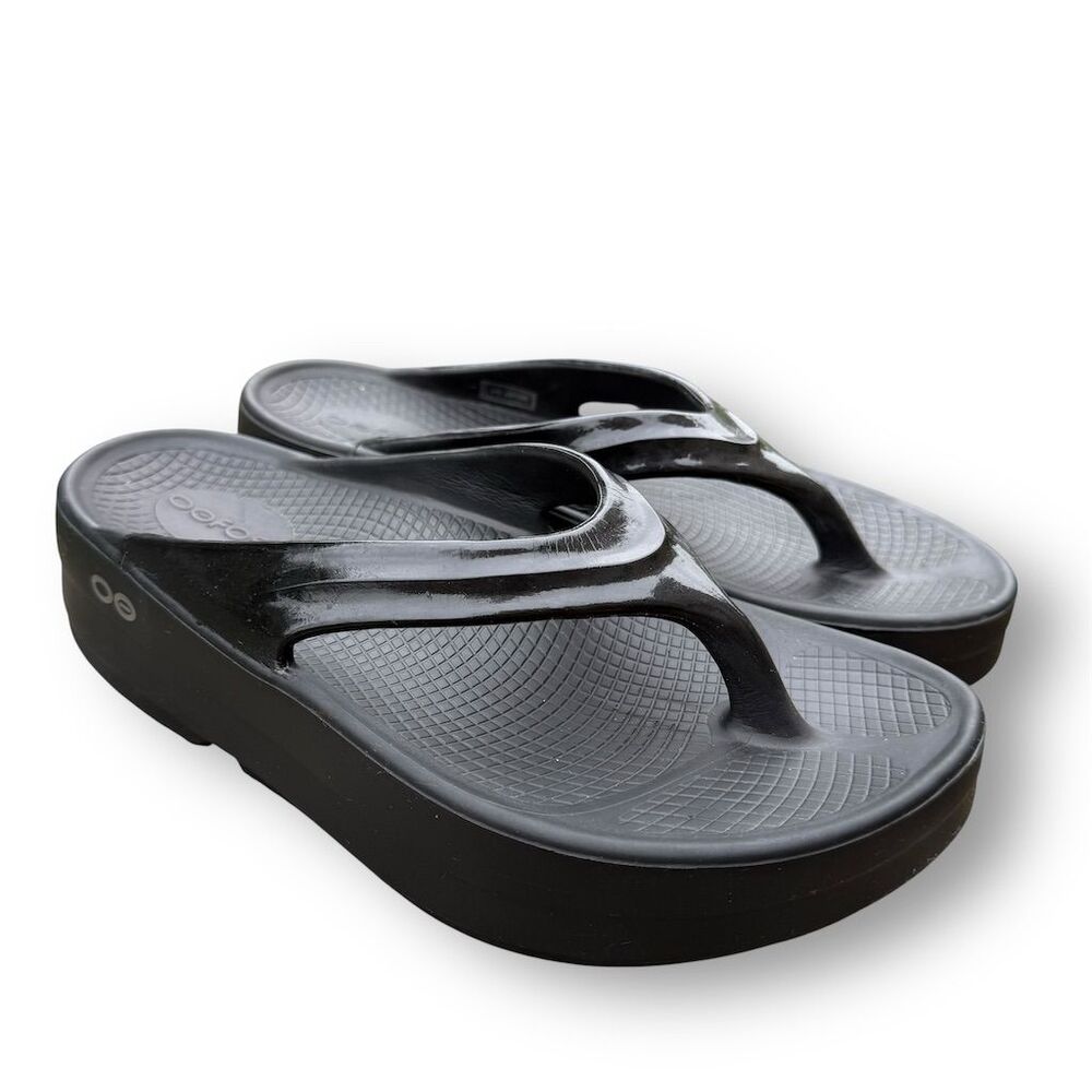 OOFOS Women's Black Comfort Sandals - Picture 12 of 14